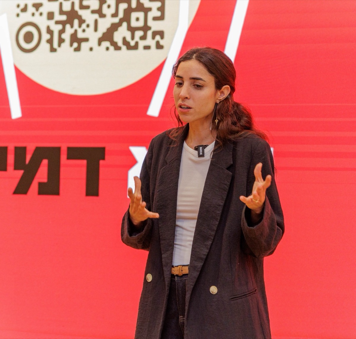 קטי גבעוני על הבמה